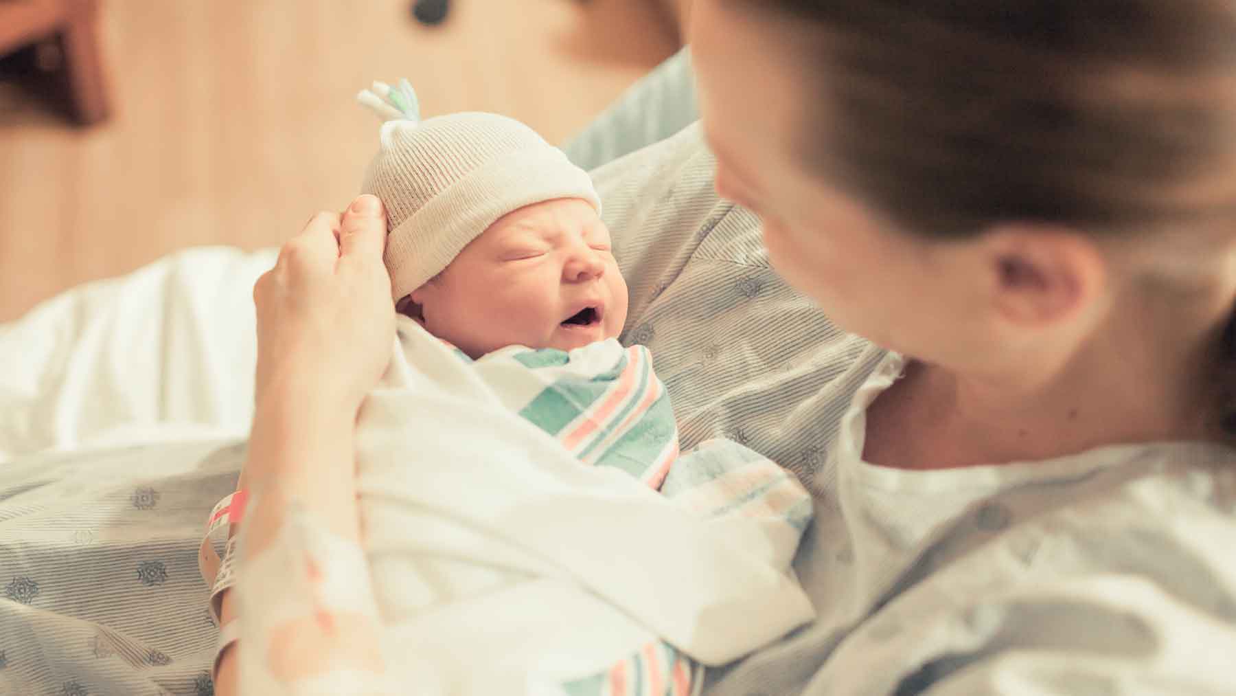 Fæddi dóttur sína í svefni!
