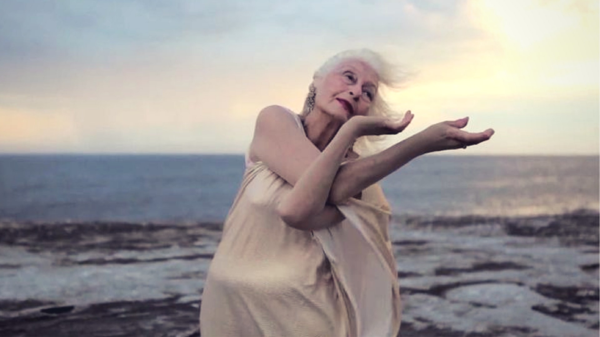 Eileen Kramer slakar ekkert á þó hún sé orðin 106 ára gömul.